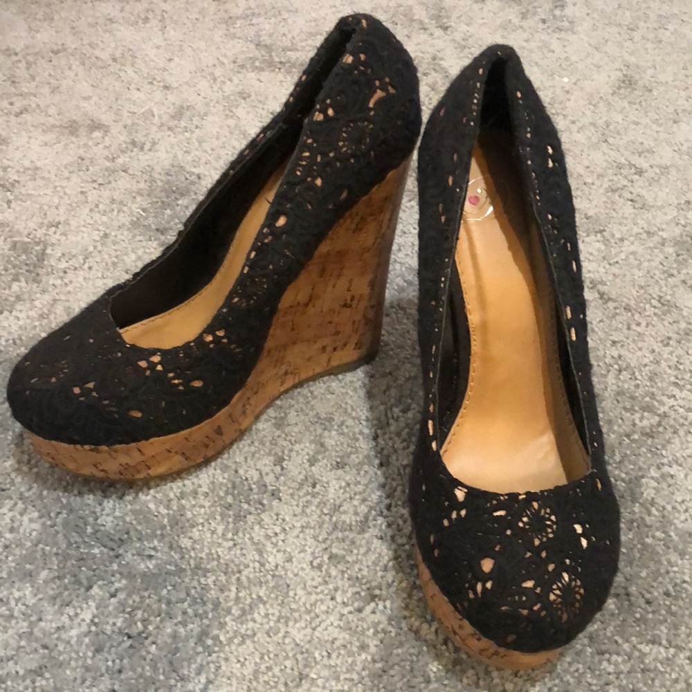 Delicious Black Lace Round Toe Wedge